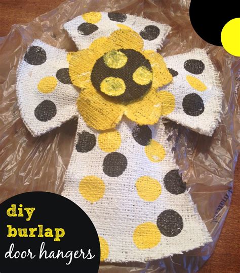 DIY: Burlap Door Hanger - The Food Hussy