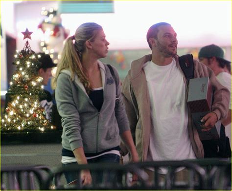 Photo: kevin federline victoria prince bowling alley 02 | Photo 1605521 ...