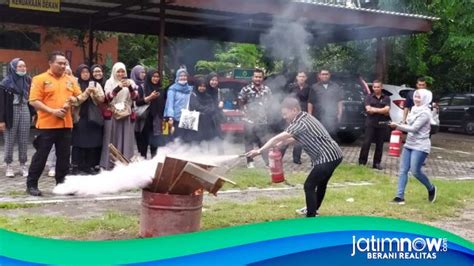 Mahasiswa Hingga Dosen Ubhara Surabaya Berlatih Atasi Bencana