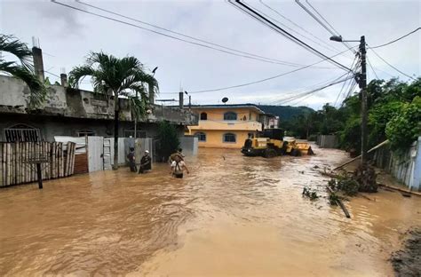 Reportan Casi 12 Mil Personas Afectadas Por Fuertes Lluvias En Ecuador