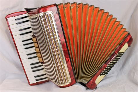 4822 Red Gold Hohner Concerto Iii Piano Accordion Lmm 34 72