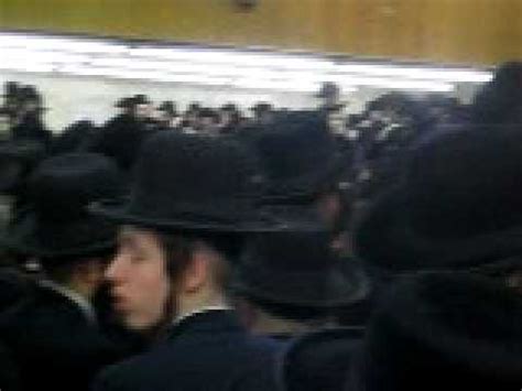 Satmar Rebbe's Funeral - YouTube