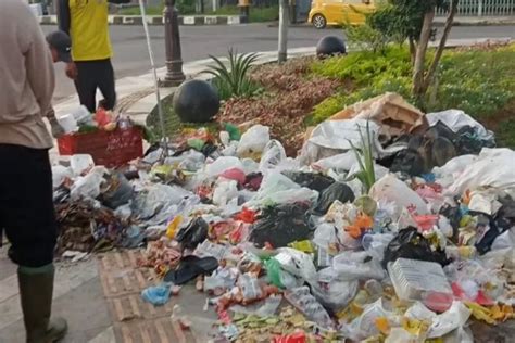 Volume Sampah Meningkat Pasca Lebaran Masyarakat Masih Banyak Buang