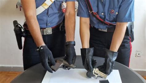 Carabinieri Arrestano 27enne In Casa Due Armi Pronte Alluso