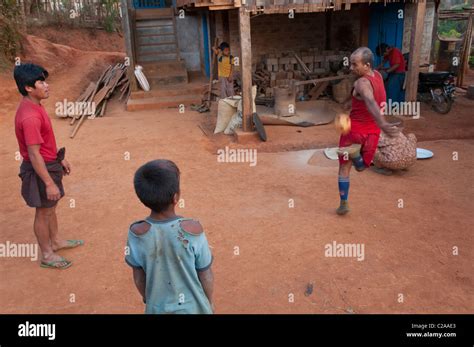 Myanmar village life hi-res stock photography and images - Alamy