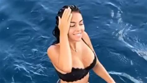 Georgina Rodr Guez Deslumbra Con Un Espectacular Posado En Bikini