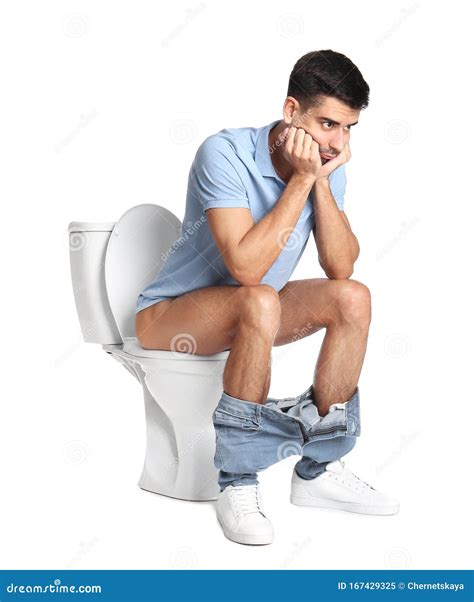 Mann Sitzt Auf Toilettenschüssel Stockbild Bild von porzellan