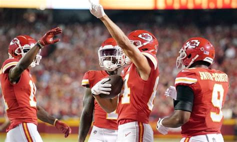 Justin Watson player props odds, tips and betting trends for Week 3 | Chiefs vs. Colts | Chiefs Wire