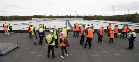 Sabic Neemt S Werelds Grootste Zonne Installatie Met Lichtgewicht En