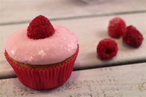 Cupcakes De Frambuesa Con Frosting De Queso Crema Cook The Cake