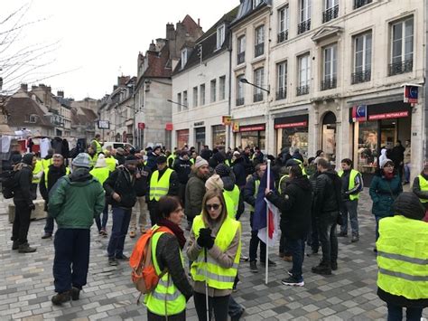 Acte Vii Des Gilets Jaunes Manifestants Et Quatre