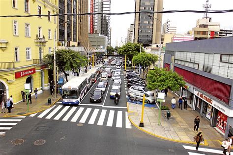 Avenida Larco de Miraflores en Lima Perú Cuadra 5