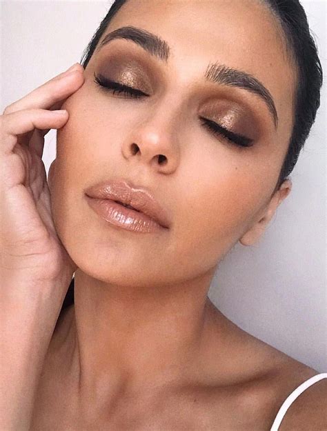 Glam Bronze Makeup Look For Tanned Skin Cocok Untuk Kulit Yang Tersunyi