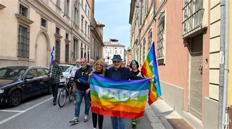 Anche Jo Squillo A Piacenza Per La Staffetta Per La Pace No All Invio