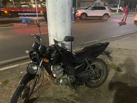 Moto Fica Presa Embaixo De Carro Ap S Acidente Em Atibaia