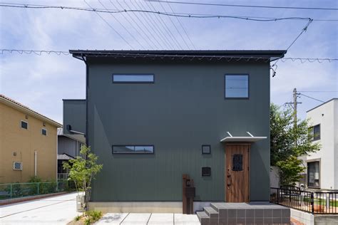 東海市｜注文住宅のガルバリウム外壁がかっこいい外構のお家｜株式会社アニバーサリーホーム