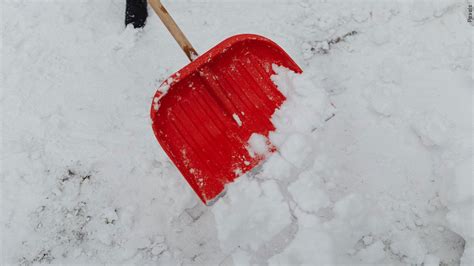 Physical Therapist Shares Tips To Avoid Injury While Shoveling Snow