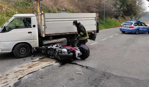 Marche Si Scontrano Scooter E Furgone Muore Un Uomo Di 49 Anni La