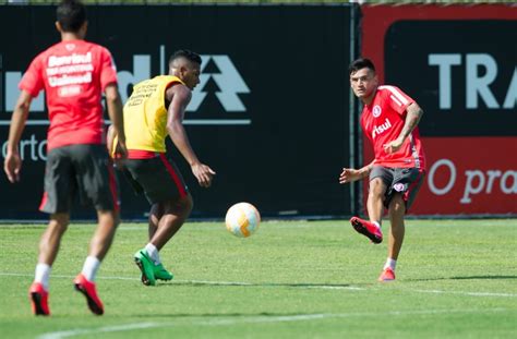 Aguirre monta time Alan Costa Geferson e Aránguiz para jogo de 5ª