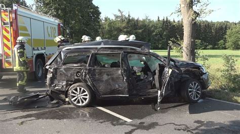 Oldenburg Unfall Drama Vw Fahrer Rast Gegen Baum Detail H Tte Ihn