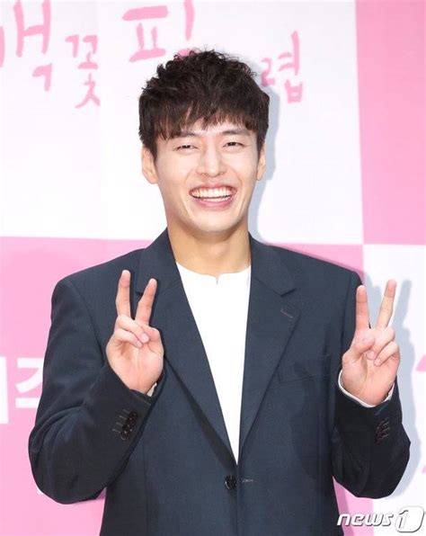 Kang Ha Neul Cast As The Lead For New Jtbc Drama Insider Hancinema