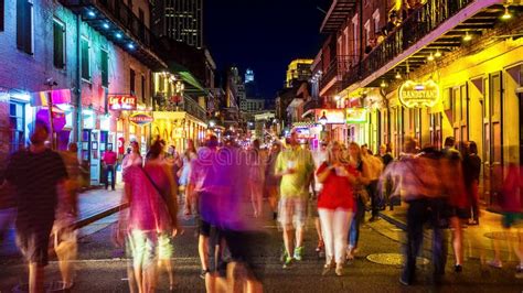 Rue De Bourbon La Nuit Dans Le Quartier Français De La Nouvelle Orléans