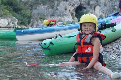 Ardèche River Kayak Tour from Vallon-Pont-d'Arc - Civitatis.com