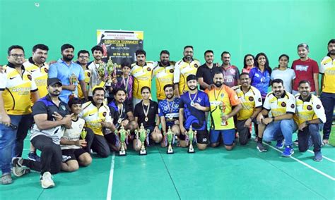 ബാ ഡ് മി ന്‍റ ൺ ടൂ ർ ണ മെ ന്‍റ് സം ഘ ടി പ്പി ച്ചു Organized Badminton