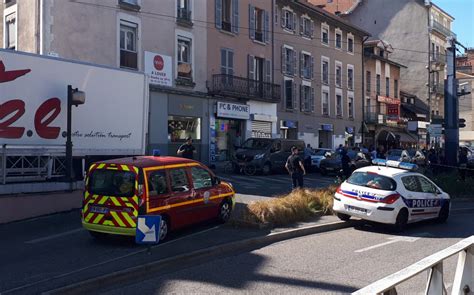 Grenoble Lemploy Dun Magasin De T L Phonie A T Bless Ce Jeudi