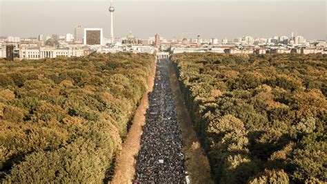 Germany Protest Tens Of Thousands March Against Far Right Bbc News