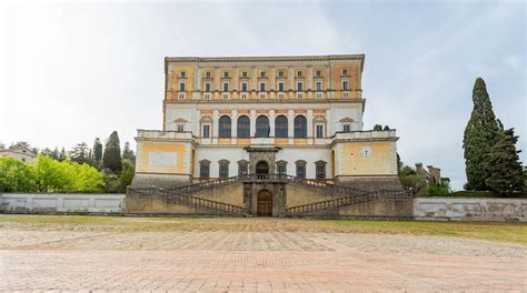 Palazzo Farnese in Rome City Centre | Expedia.co.uk