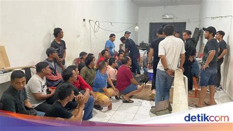 Polisi Kembali Gerebek Judi Sabung Ayam Di Makassar 32 Pelaku Ditangkap