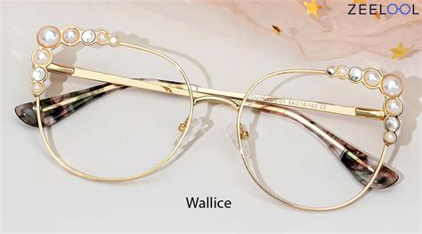 What color glasses frames can make women more beautiful and young?