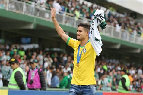 Lateral da Seleção Yan Couto entra na mira de gigante alemão