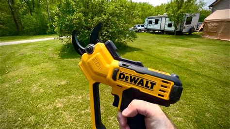 Dewalt 20v Max Pruning Shears Cordless Garden Tool Youtube