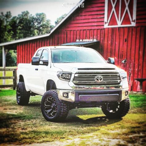 2016 Toyota Tundra Fuel Assault Rough Country Suspension Lift 6