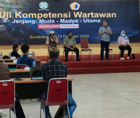 unitomo surabaya sukses selenggarakan ukw angkatan pertama