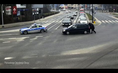 O krok od tragedii Auto zepsuło się na torach Olsztyn