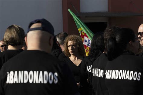 Mais De 300 Guardas Prisionais Manifestam Se Por Um Vencimento Condigno