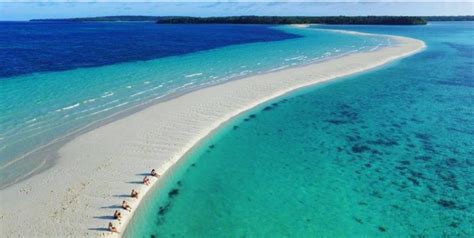 5 Beaches in Papua that Must Be Visited - papuaaround.com