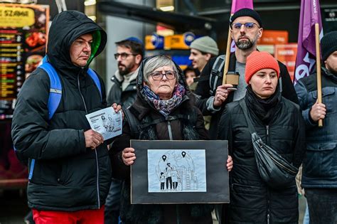 Milcz Cy Protest Pod Biurem Platformy Obywatelskiej Sprzeciwiaj Si