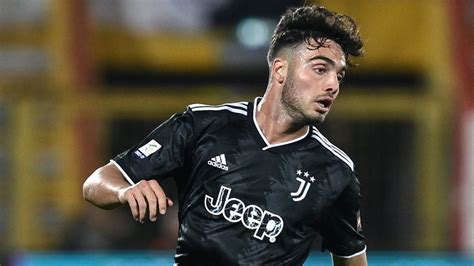 Juventus Next Gen Due Club Di Serie B Tentano Sersanti