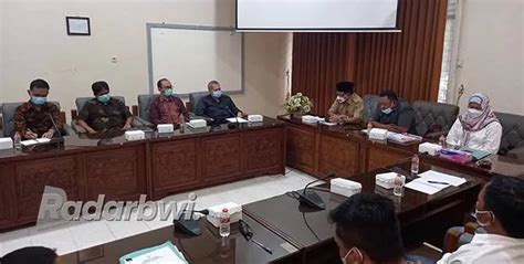 Dprd Anggap Pemilihan Direktur Poliwangi Cacat Prosedur Radar Banyuwangi