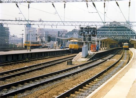 Manchester Piccadilly Platforms Peter Whatley Cc By Sa