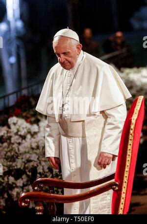 Le Pape François préside le chemin de la Croix le soir du Vendredi