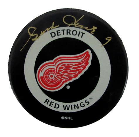 Gordie Howe Signed Red Wings Logo Hockey Puck (PSA COA) | Pristine Auction