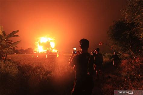 Kebakaran Kilang Minyak Balongan Terlihat Dari Jarak 5 Km Antara News