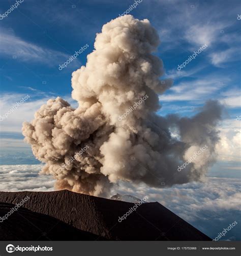 Semeru Volcano Eruption Mt Semeru erupts cloud of ash Java island ...