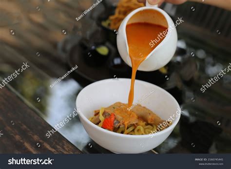 Pour Khao Soi Curry Paste Over Stock Photo 2160745441 | Shutterstock