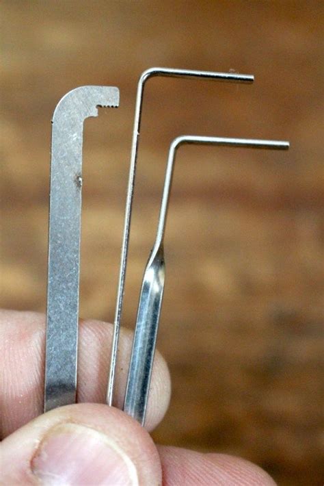 Beginners Guide To Lock Picking Lock Picking Tools Diy Lock Tension